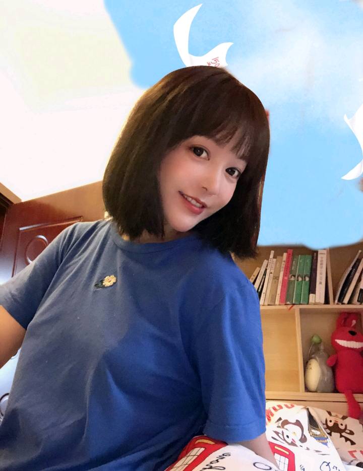 真的是一个漂亮的妹子呀！身材火辣