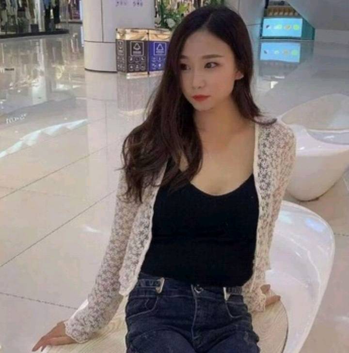 甜美大方害羞的糖糖