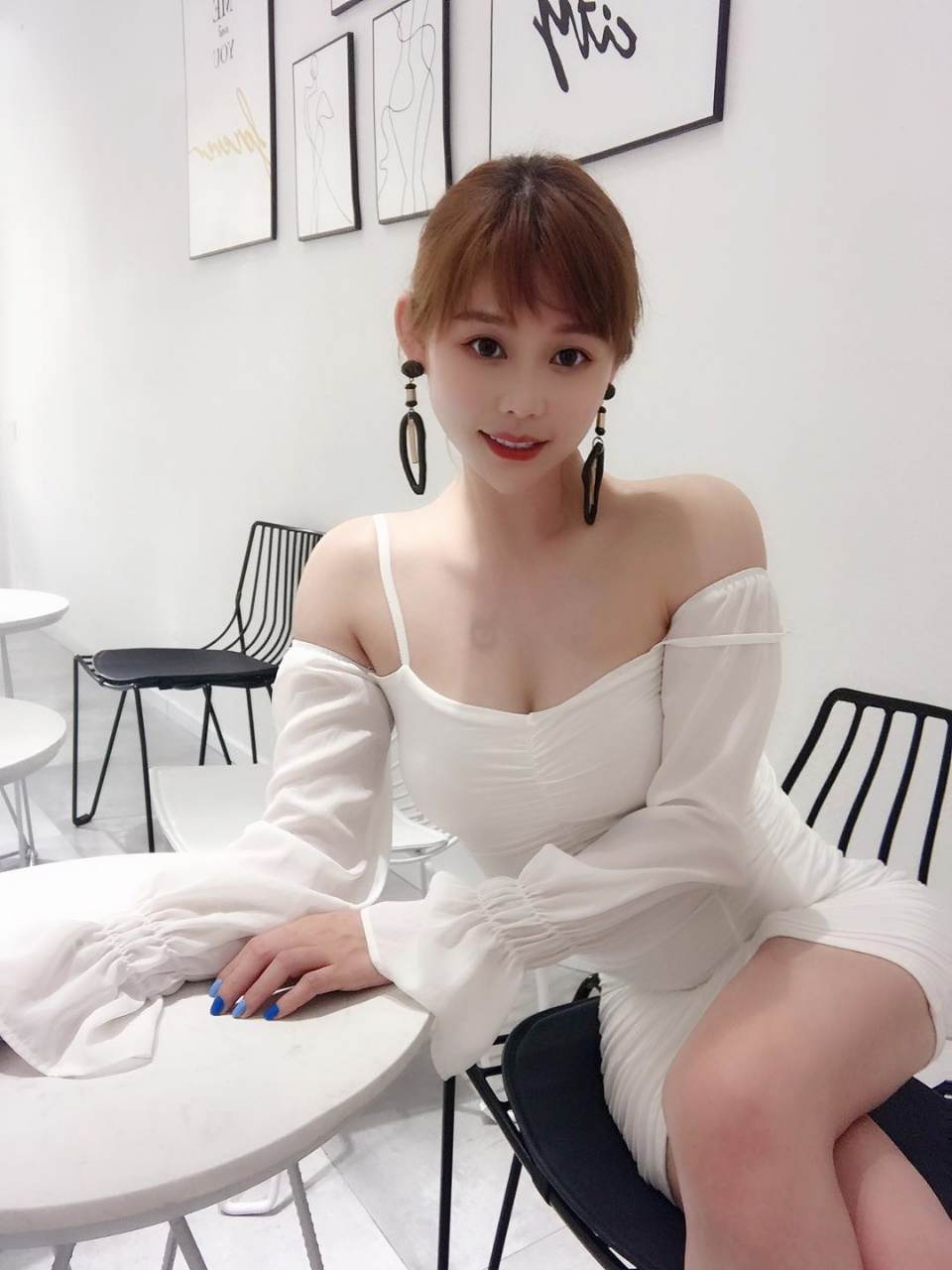 21岁 身高168 体重48kg 胸围36c 白皙 奶嫩，乖