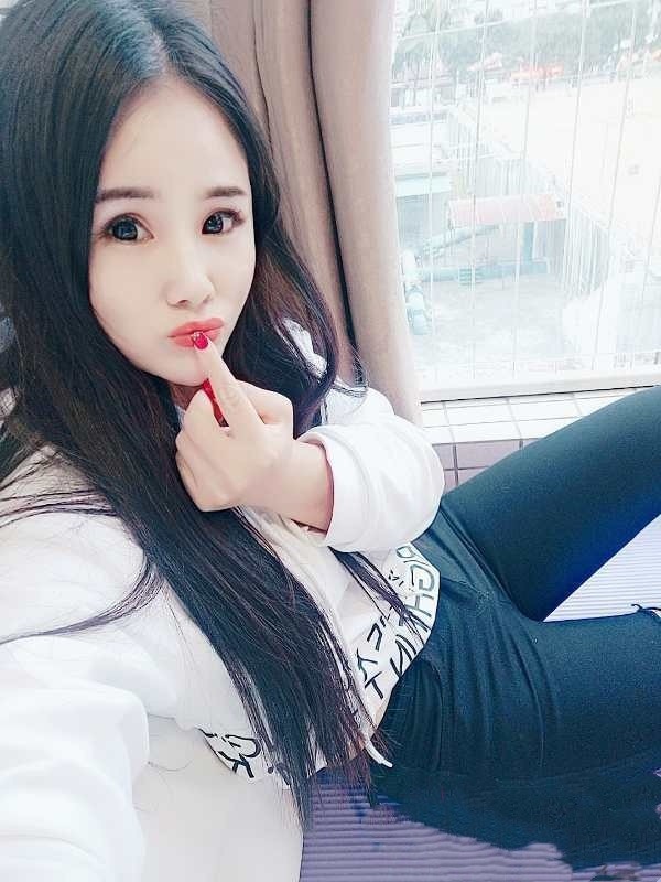 妹纸在客村附近,真人7-8分。有点是小少妇类型。既然是服务