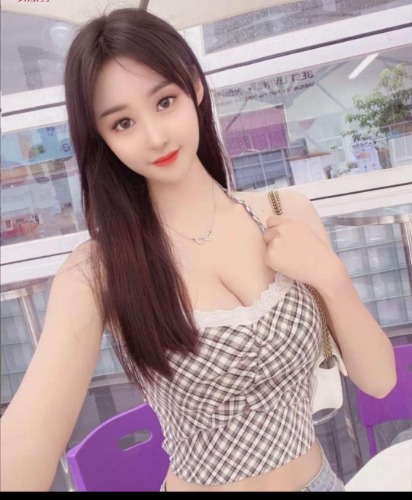 清纯可爱妹子开朗爱笑女神范，情人般的感觉让人沉醉