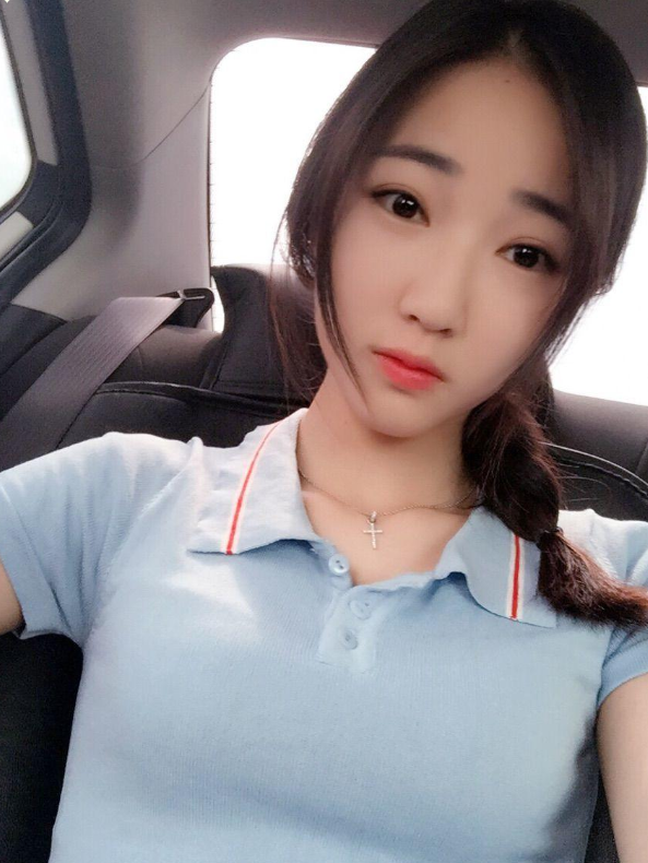 一双大长腿紧紧的，可 she~吻的嫩货