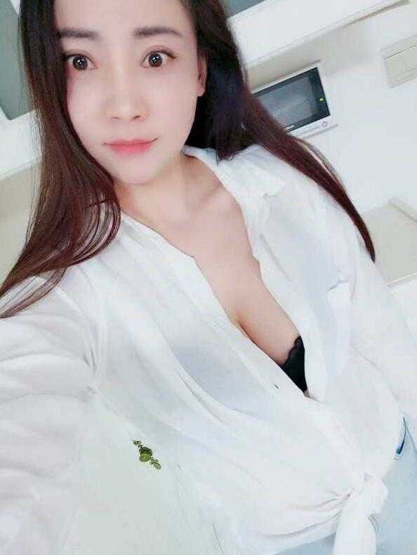 华堂附近一个172的妹子 态度服务都很好可 she~吻!(他家换新人)