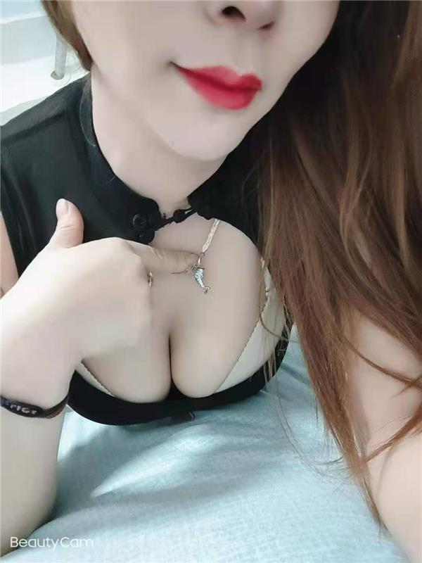 大乳细腰纯Sao女，侍候男人非常有一手